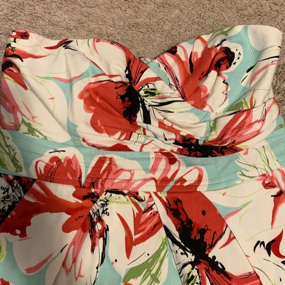 🎉 Host Pick🎉 Ricki’s - Tropical Strapless Summer Dress - Picture 4 of 7